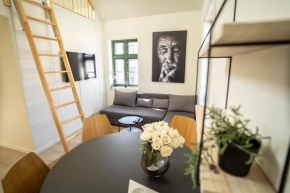 Vibrant apartment on bustling street, above a restaurant Perfect for tourists,